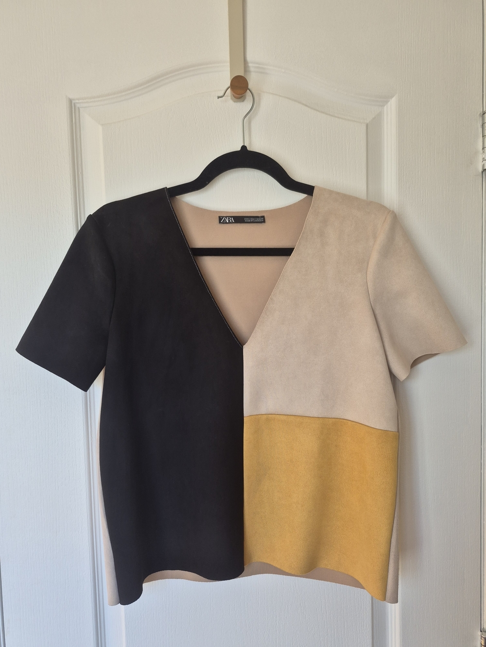 Zara Colorblock V-Neck Short Sleeve Top in Black, Beige & Mustard Yellow